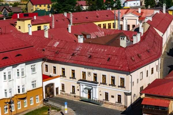 Mincovňa Kremnica má nové batériové úložisko. Pomáha jej znižovať náklady na energie aj uhlíkovú stopu