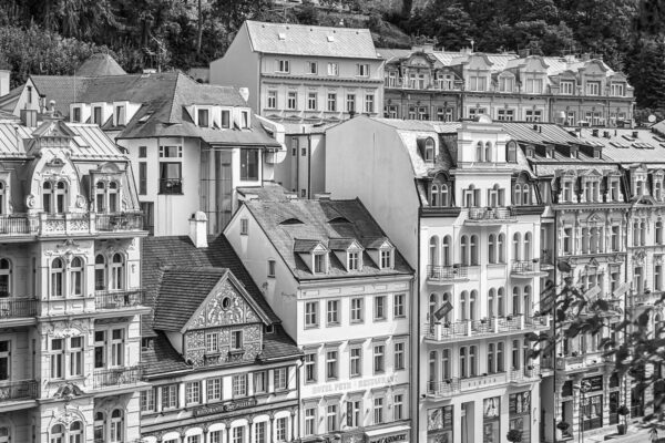 Karlovy Vary: Liečivé pramene a luxusné kúpele