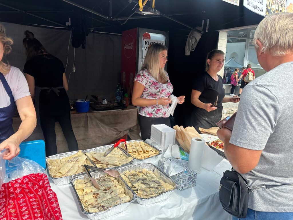 Zemplínske lakocinky – jesenný festival chutí a tradícií na brehu Šíravy. Okoštujce nalečniky, bobaľky, halaszlé, pirohy, halušky, lokše, pečené husky