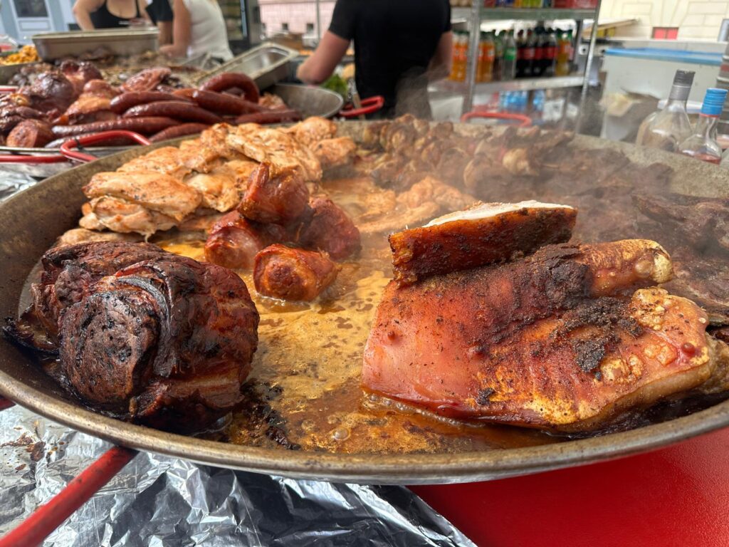 Zemplínske lakocinky – jesenný festival chutí a tradícií na brehu Šíravy. Okoštujce nalečniky, bobaľky, halaszlé, pirohy, halušky, lokše, pečené husky