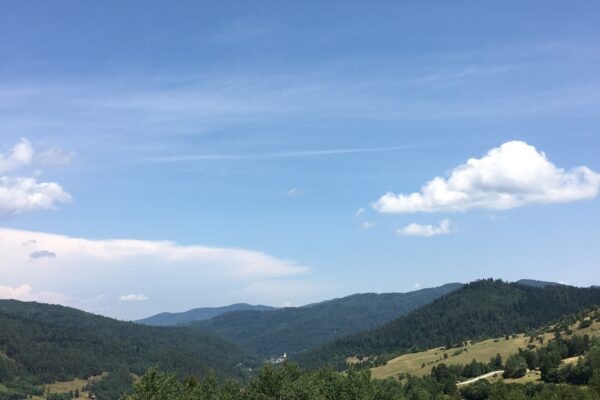 Bezpečnostné protokoly pre Solo Travel: Rutina, zdieľanie polohy a pravidelný check-in