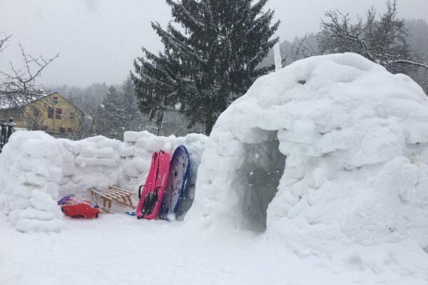 Írska krajina: Pobrežné útesy, tradičné Puby a objavovanie zelenej krajiny
