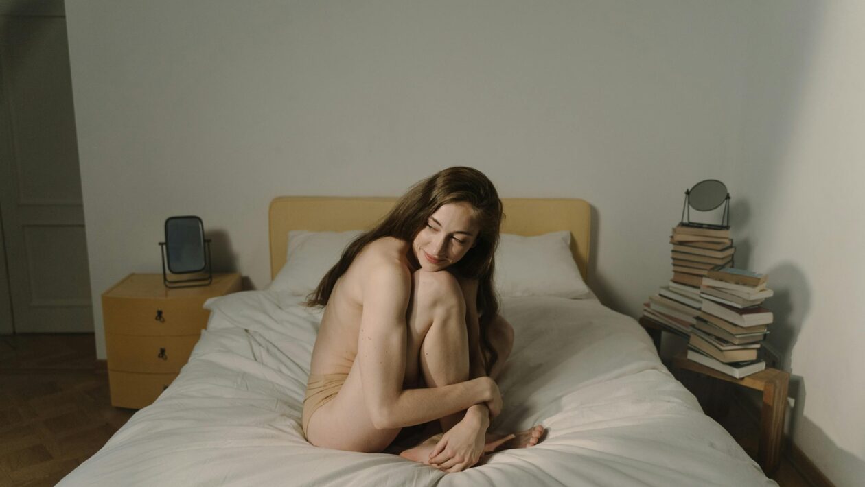 Rozdiely a spoločné princípy jogy a pilatesu: Komparácia, dych a core